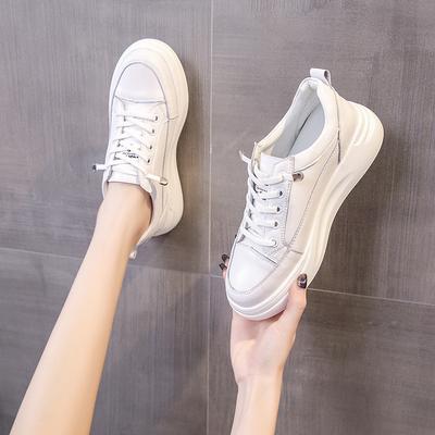 Маленькие белые туфли на толстой подошве, увеличивающие рост, женские летние новые женские туфли, кожаные дышащие слипоны, спортивная и повседневная обувь