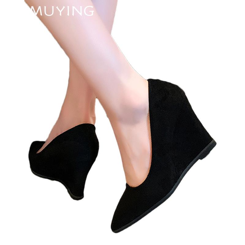 Неглубокие заостренные носки женские туфли на танкетке замшевые туфли на высоком каблуке модная обувь 2025 года тренд дизайнерские платья вечерние зимние туфли женские