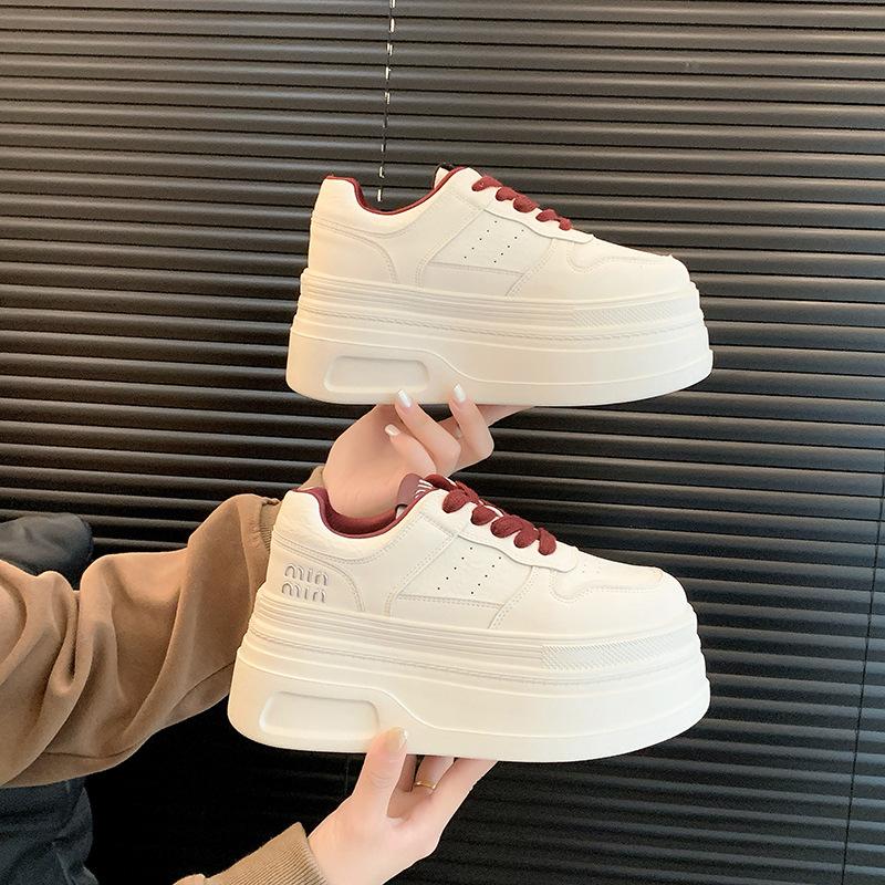 Туфли на толстой подошве из кожи женские 2024 года, осенне-зимние, новые универсальные туфли с увеличенным голенищем, детские белые туфли, повседневная спортивная обувь