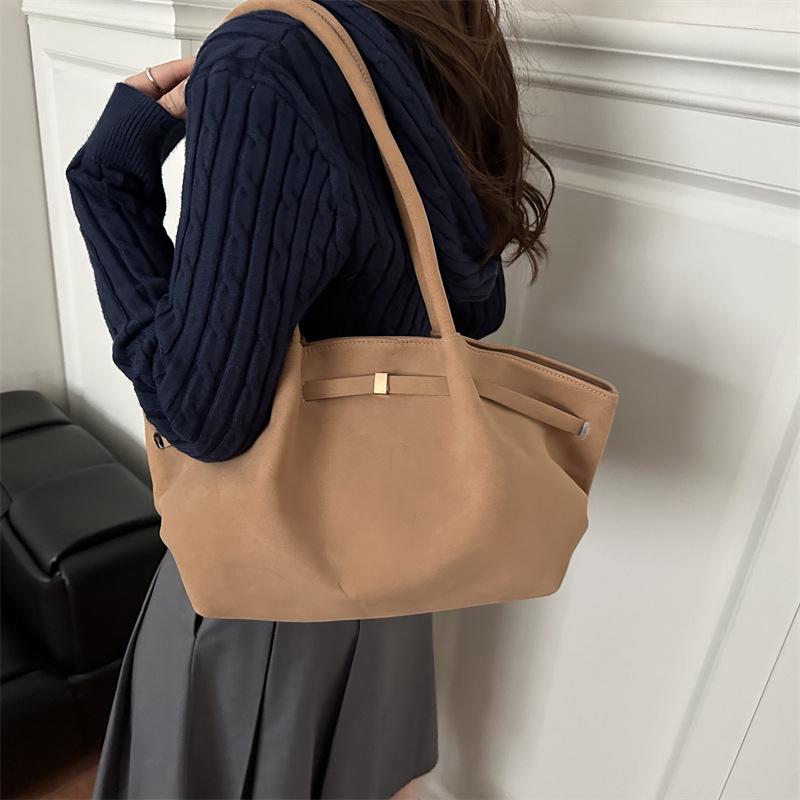 Women's Suede Pleated Tote Bag - Large Capacity, Retro Korean Style Shoulder Handbag for Autumn/Winter 2025