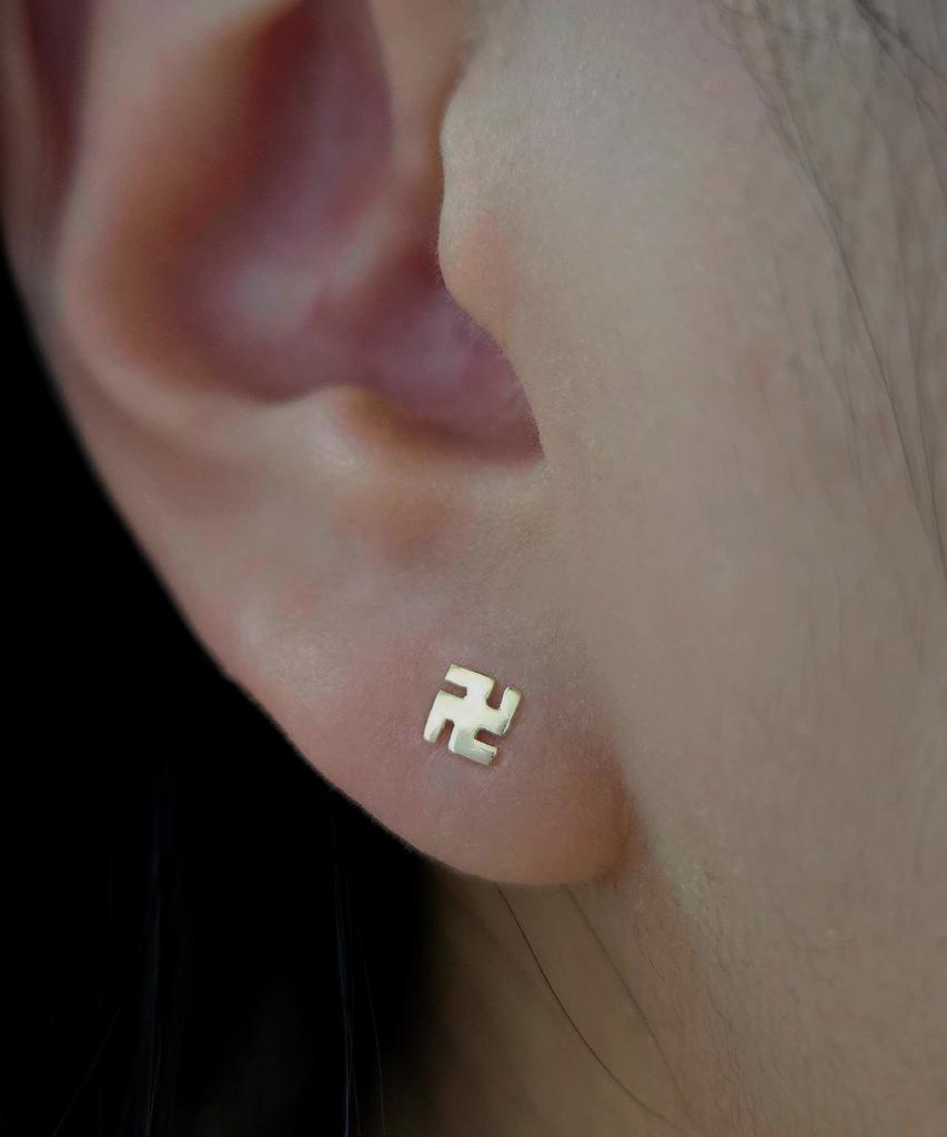 Helene Jewelry Серьги 14K с буддийской свастикой