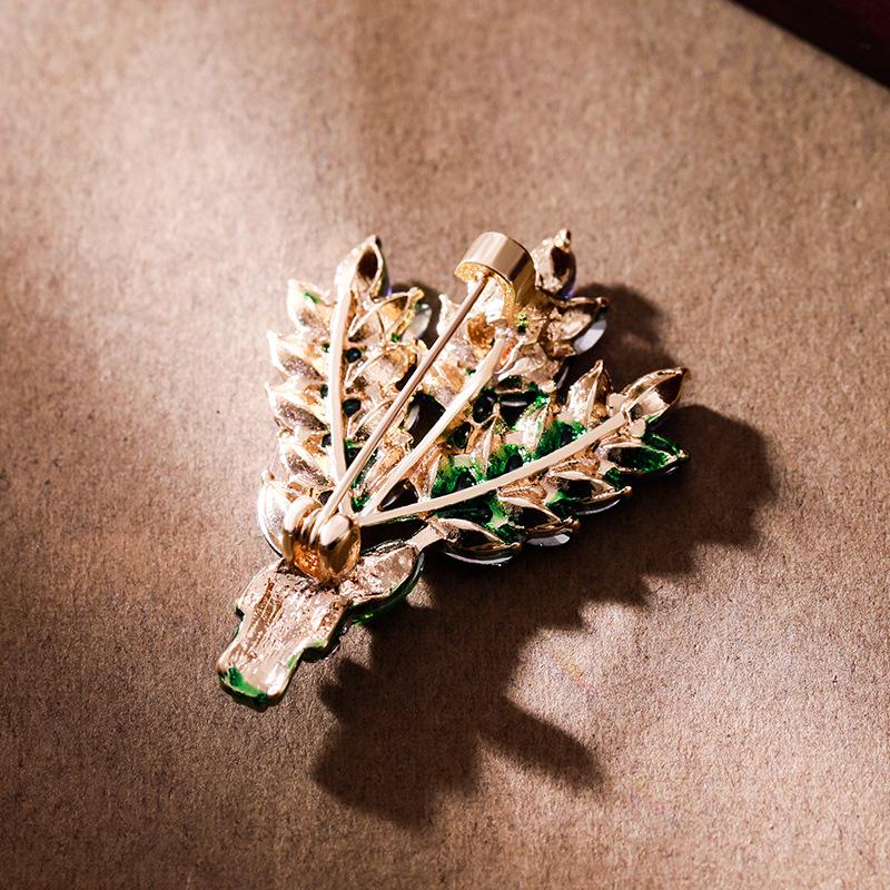 Exquisite Lavender Bouquet Women's Lapel Brooch - Elegant Purple Corsage Pin Accessory