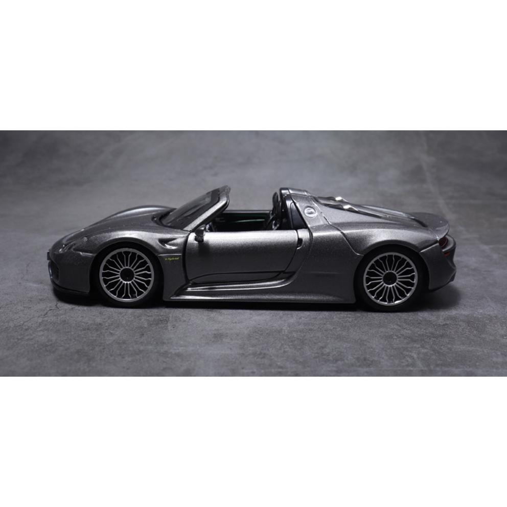 Bburago 1:24 Porsche 918 Spyder Diecast Model Car - Grey