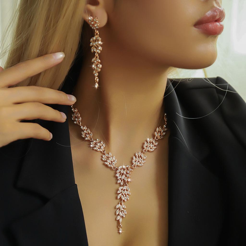 Высококачественный комплект из трех частей ожерелья и сережек для женщин