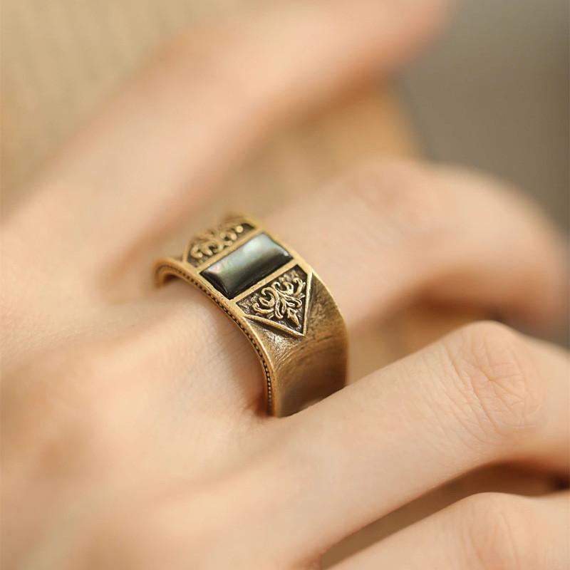 Unique Retro Chunky Black Square Adjustable Wide Ring For Women Stylish Vintage Appeal