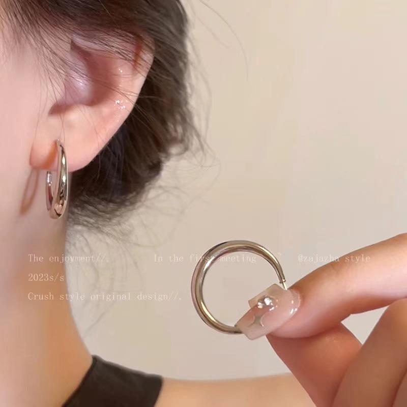"Exaggerated European and American Large Circle Earrings for Women – Light Luxury, Elegant, and Fashionable Jewelry"