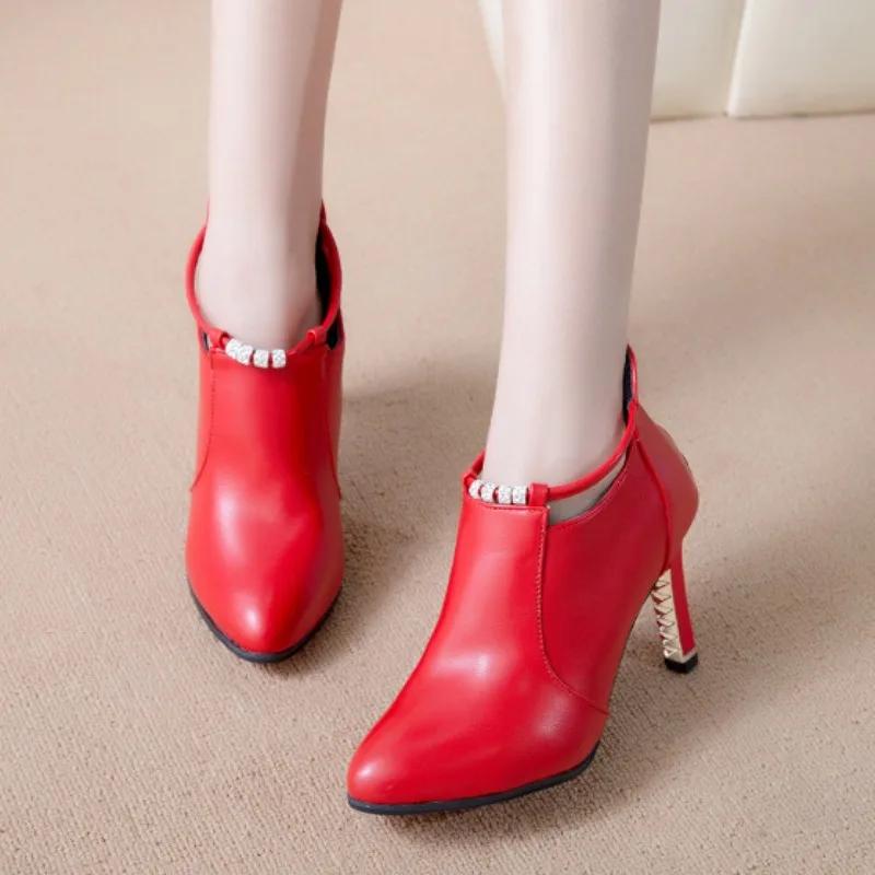 Мода 2024 года, качественные женские ботинки на высоком каблуке с острым носком, красные туфли с золотым декором, тонкие каблуки, женские современные ботинки без застежек