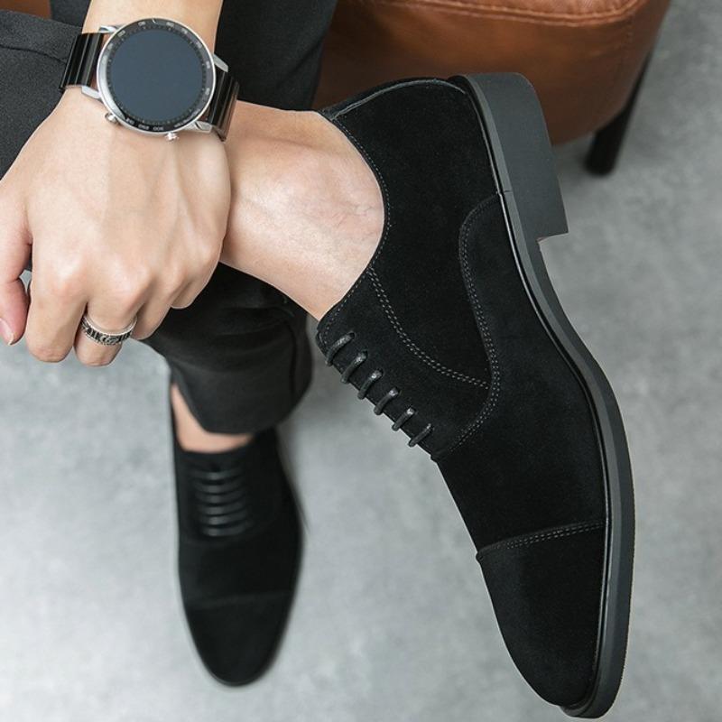 Новая мужская обувь Роскошная замшевая повседневная обувь Дизайнерская свадебная обувь для мужчин Остроносая деловая формальная обувь Обувь броги Мужские лоферы