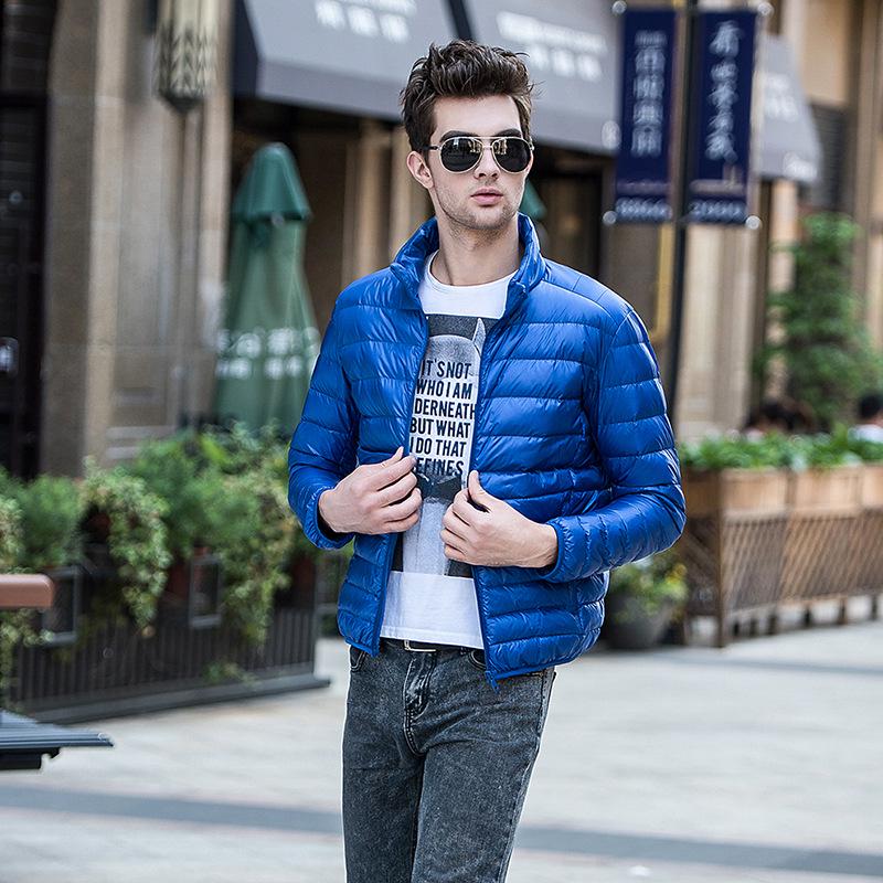 Мужская легкая пуховая куртка приталенного силуэта: Воротник-стойка, Коллекция Осень/Зима, Доступны большие размеры.