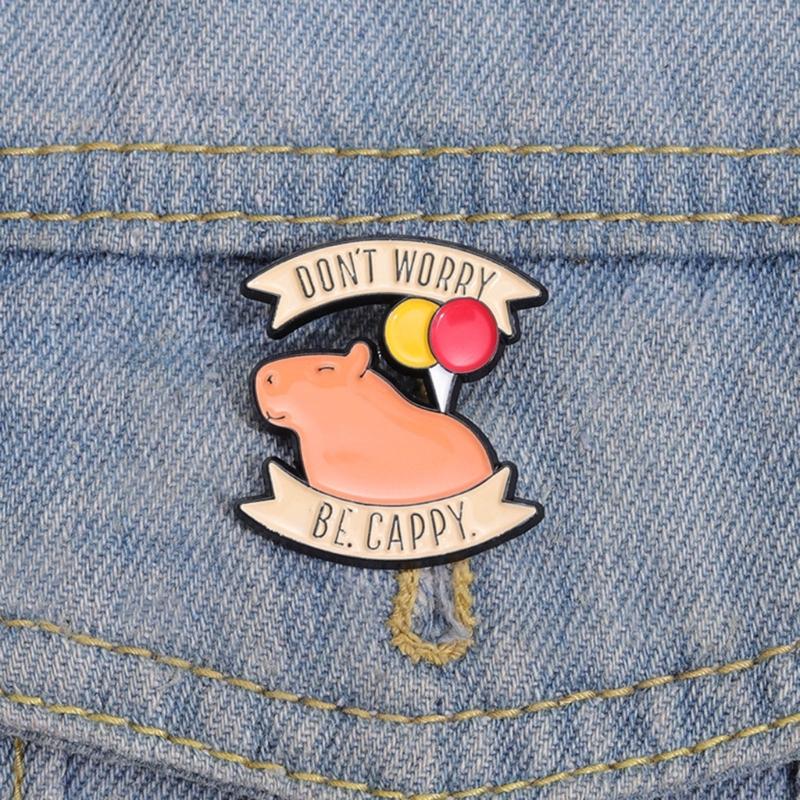 Эмалевый значок на заказ Смешные животные Буквы Броши Шляпа Рубашка Лацкан Сумка Значок Мультяшный Капибара Значок Ювелирное украшение Подарок для друзей