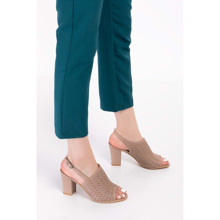 Женские стильные сандалии из натуральной кожи на среднем каблуке