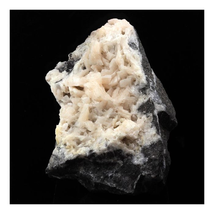 Pierres et Minéraux. Dolomite. 846.0 ct. Anduze, Gard, France.