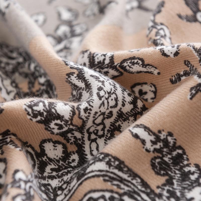 Retro Ethnic Style Color Block Printed Scarf for Women Fresh and Sweet Auspicious Pattern Shawl Fashionable Warm and Soft Scarf