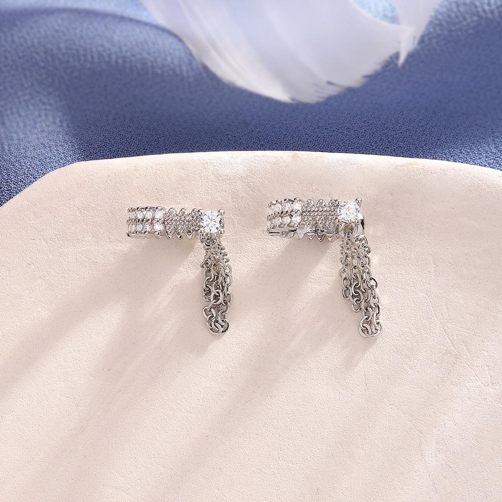 Inlaid Round Diamond Double-Layer Chain Ear Clip, Free Ear Hole Wind Exaggerated Temperament Cool And Handsome Flash Diamond Double-Layer Fringed Ear