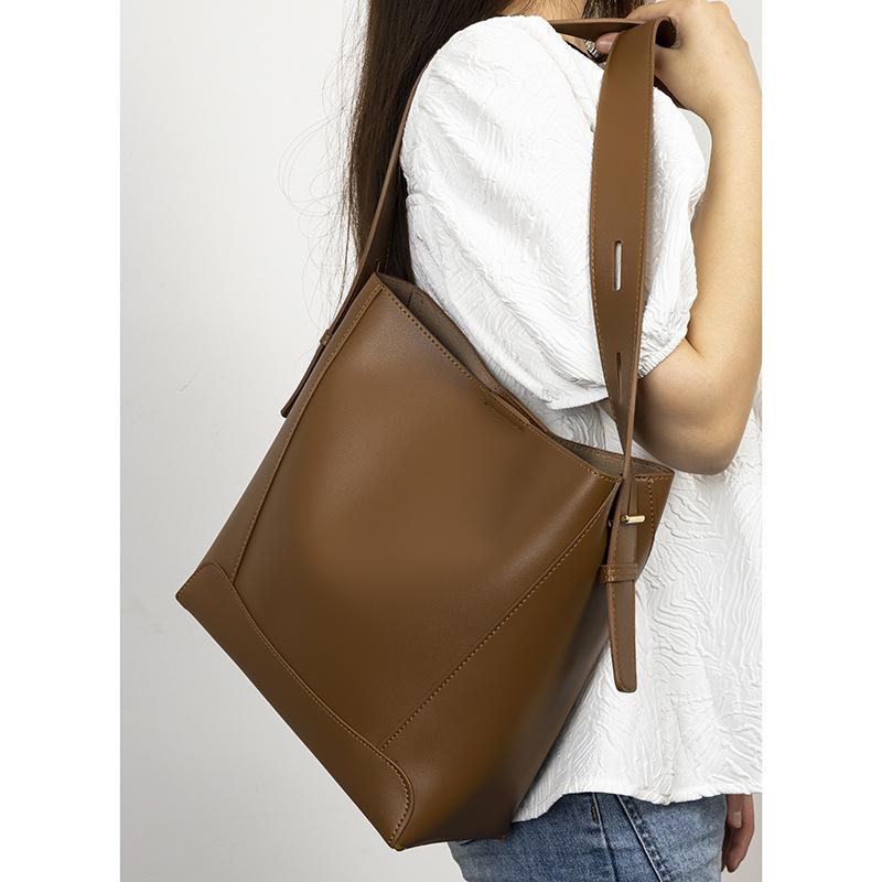 Women's 2025 autumn and winter new women's bags, messenger bags, versatile single shoulder large-capacity commuter buckets, women's bags