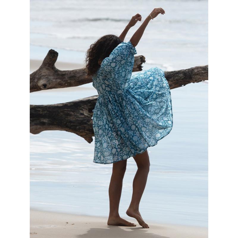 Летнее женское платье Модные большие ярды со свободными бретелями Персонализированные литературные ретро платья с принтом в европейском и американском стиле