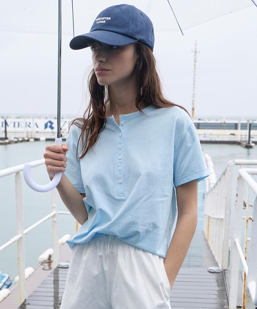 Хлопковая футболка Leuba с воротником-стойкой - Bliss Skyblue