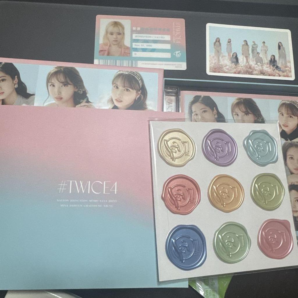 [Б/У] Альбом TWICE TWICE4 с торговой карточкой