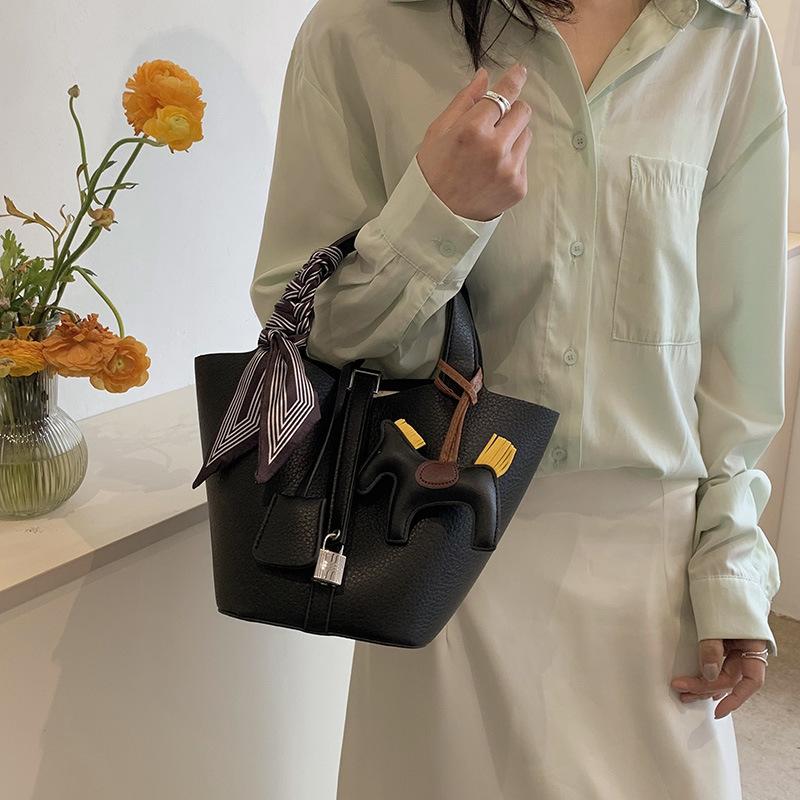 Women's bag women's 2025 new large-capacity versatile hand carry vegetable basket high-end single shoulder handbag bucket bag