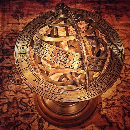 Латунная армиллярная сфера с деревянным основанием