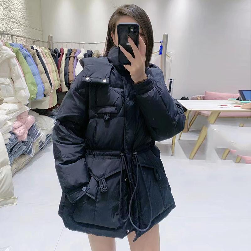 Женская куртка-пуховик с капюшоном и тремя пряжками на талии, зимняя, 2024 года, утепленная, белая, на утином пуху