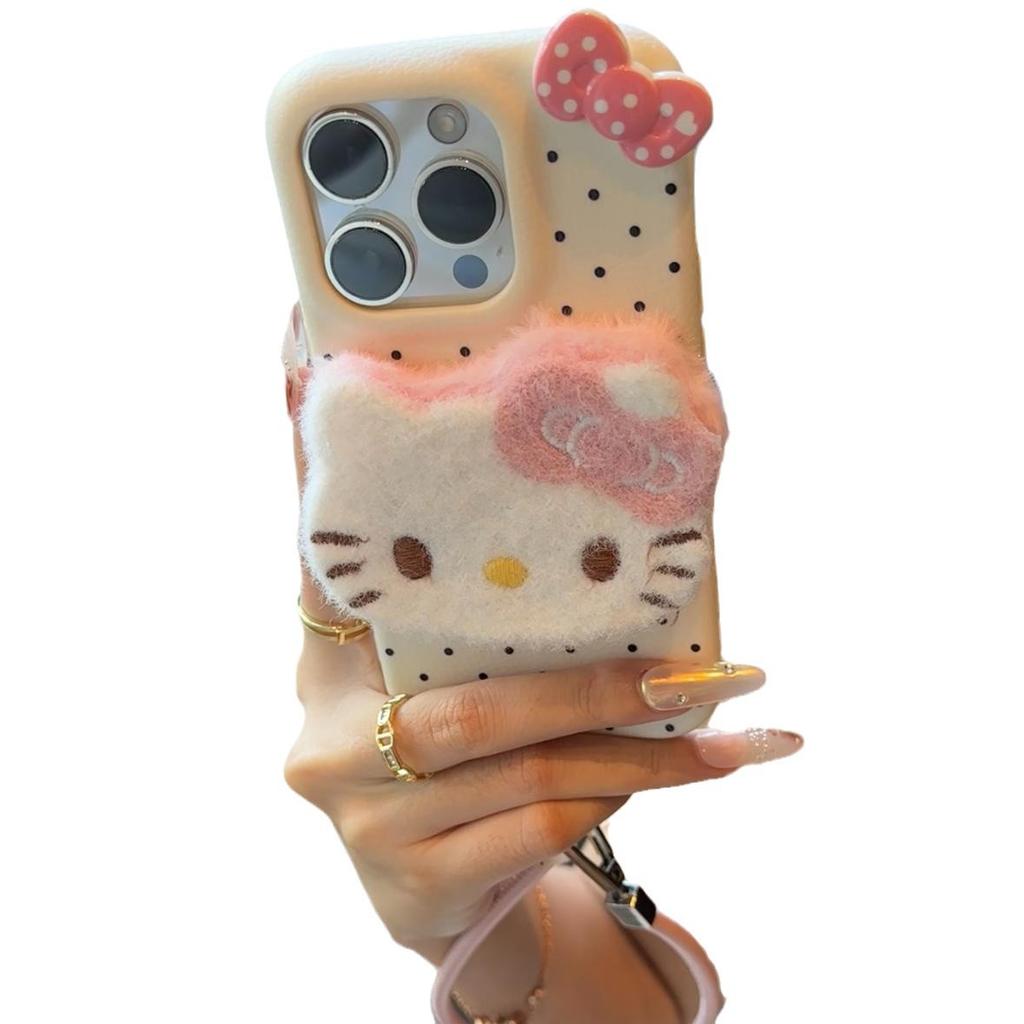 Осень и Зима Плюшевый Трехмерный Браслет Kt Подходит для Чехла для Мобильного Телефона IPhone16 Защитная Крышка Apple 15 14 Кожаный Узор Мягкий