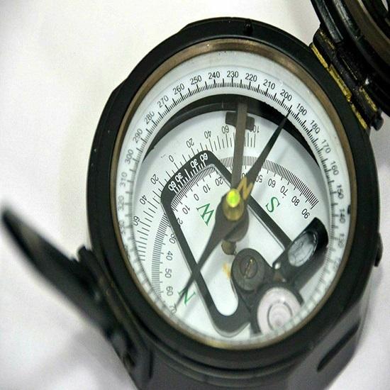 Рабочий карманный транзитный компас Brunton в кожаном футляре