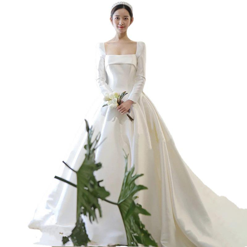 Элегантное атласное свадебное платье с длинными рукавами, шлейфом и закрытыми руками.