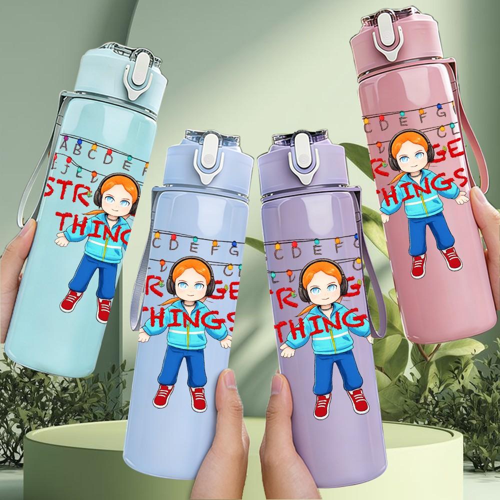 1PC Tiny But Strong Girl Hero Repeat Print 750ml Color Plastic Sports Water Bottle Leakproof Flip Straw Lid Suitable for Sports Office Home Use