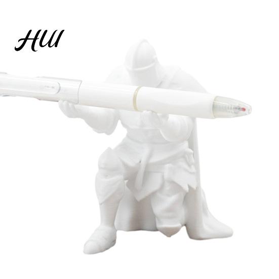 Medieval Knight Pen Holder Kneeling in Armor Pencil Compact Desktop Decoration Fun Gift for Students Office Workers Student Desk Decor