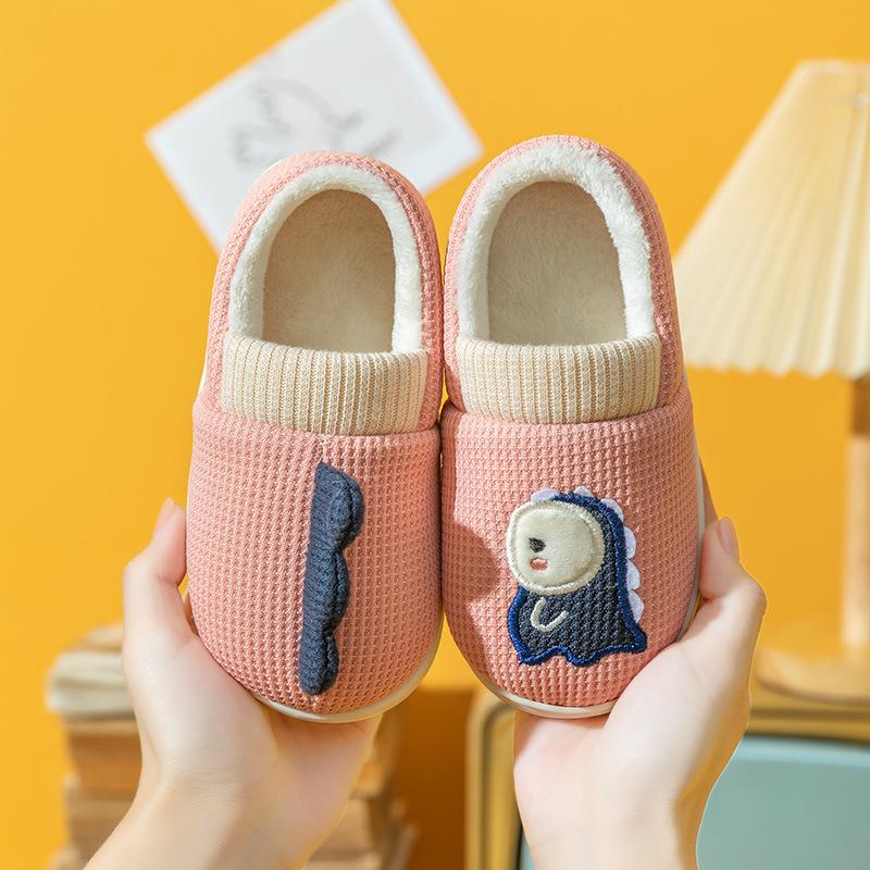 Осенние и зимние милые хлопковые тапочки с изображением динозавра из мультфильма для девочек, домашние нескользящие детские плюшевые теплые тапочки для детей