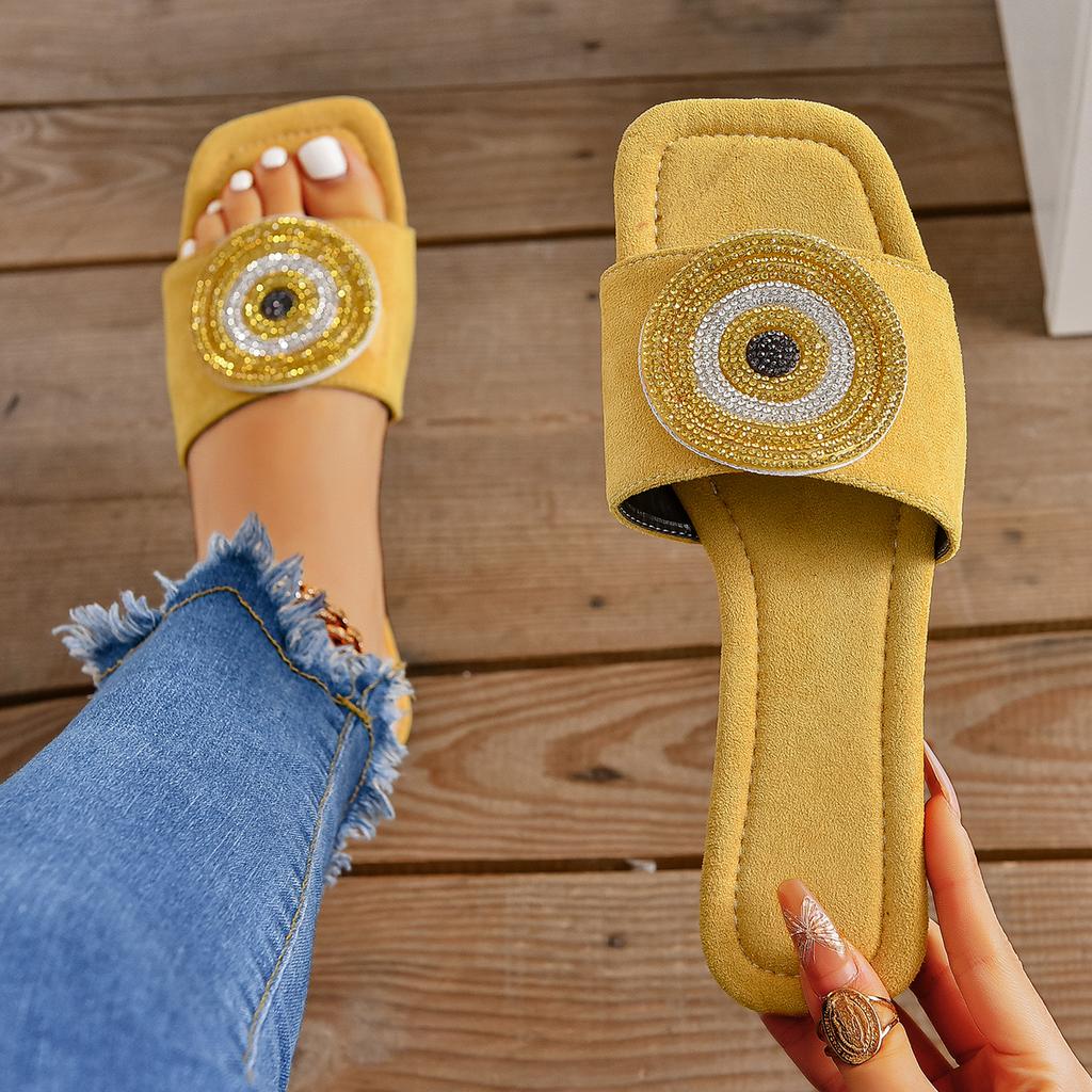 Модные женские пляжные сандалии на плоской подошве со стразами, очаровательные женские летние легкие тапочки для улицы, гламурные повседневные шлепанцы