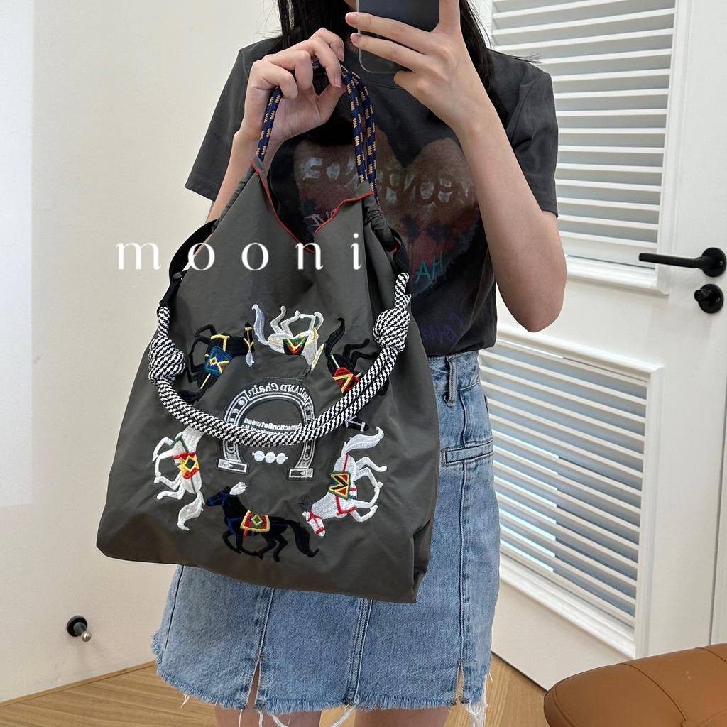 Embroidery Shopping Bag Women'S Fashion Niche Large Capacity Shoulder Bag Tide