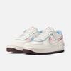 Nike Кроссовки Air Force One для женщин, стиль ко Дню святого Валентина, новый дизайн: NIKE AIR FORCE 1 SHADOW IQ9803