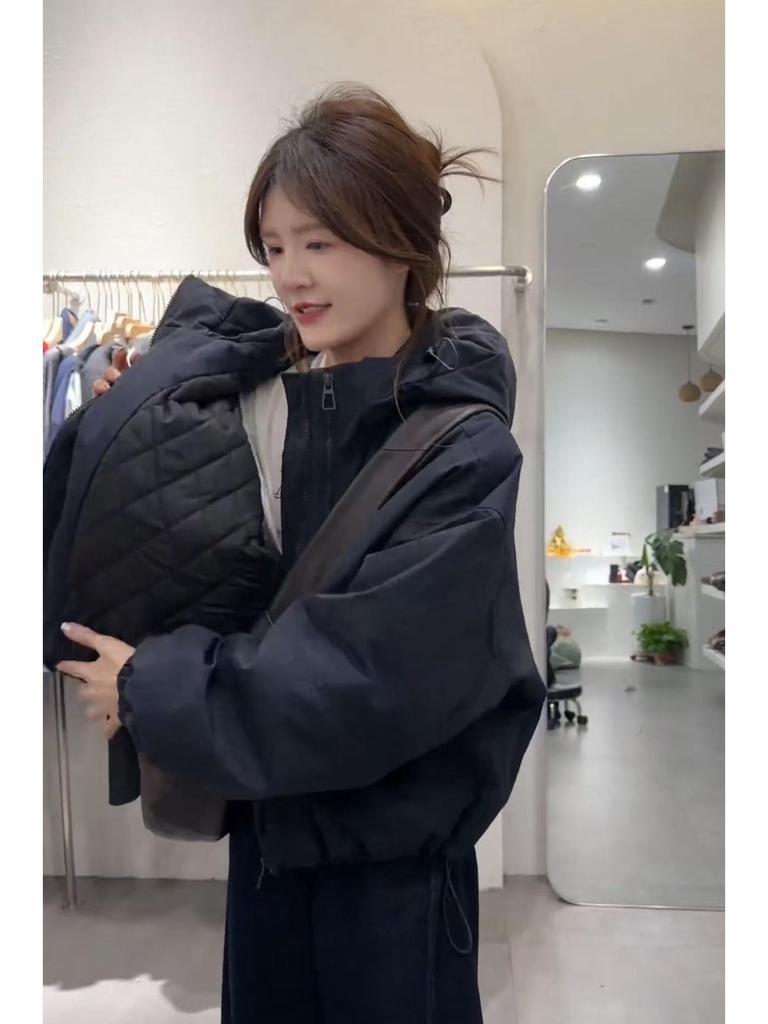 Женская уникальная куртка-ветровка с капюшоном - Стильный и свободный крой для весны и осени 2025.