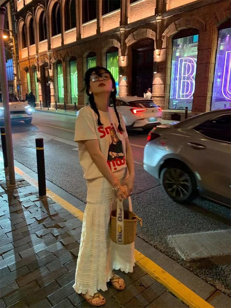 Jimo Original 2024 Летняя Пародия Улыбка Моны Лизы Футболка кремово-абрикосового цвета