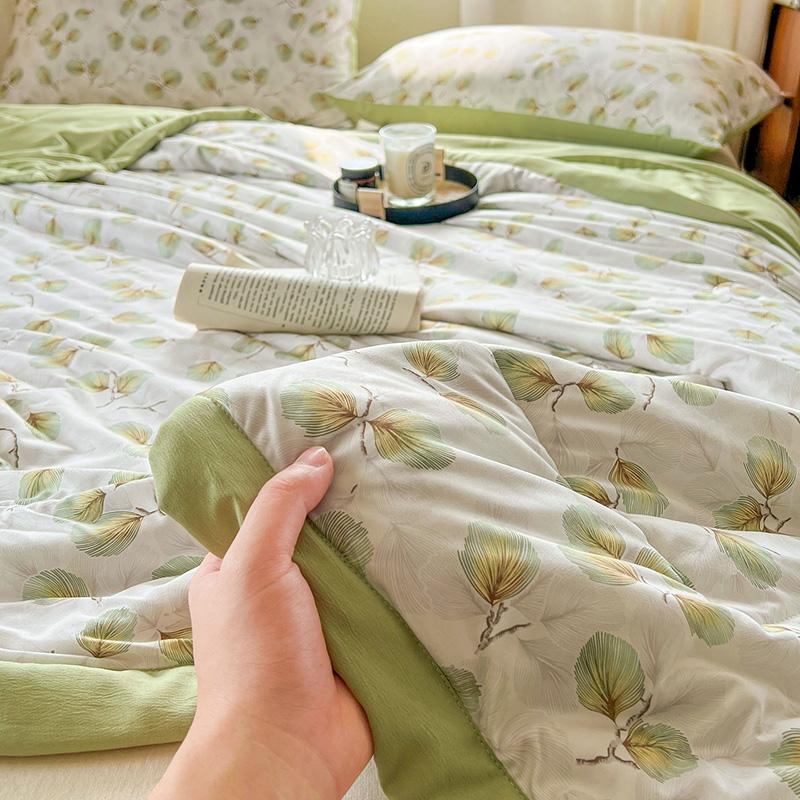 Flower Printed Summer Thin Comforter Comfortable And Breathable Queen/King Size Air-Conditioned Comforter Anti-Mite Summer Quilt
