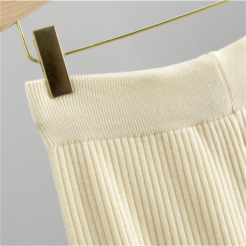 Вязаный комплект женский осенний короткий свитер брюки широкие от бедра комплект из двух вещей