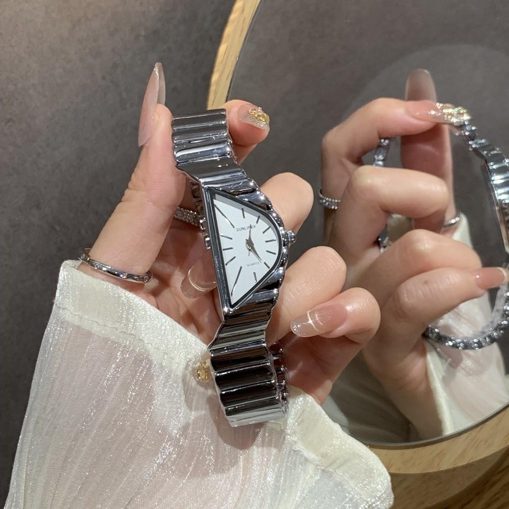 Irregular Niche Women's Watch Gold Chain Elegant Luxury Ladies' Wristwatch Half-Moon Dial Fashion Jewelry Quartz Watch Business
