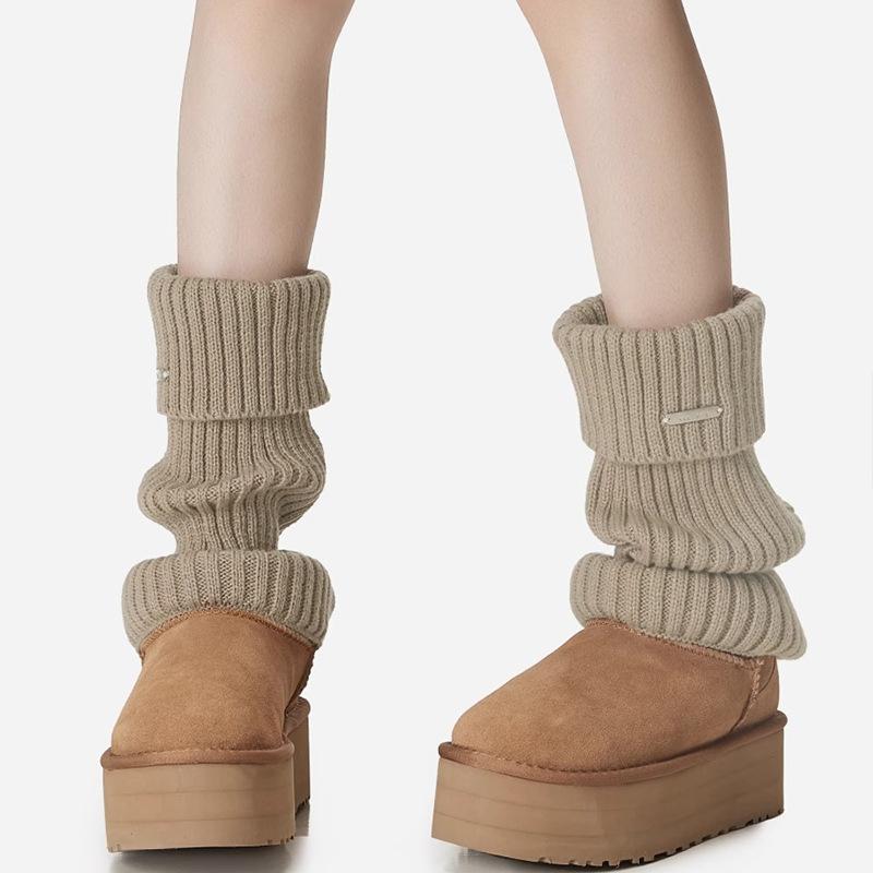 Metal Logo Retro Coffee Brown Set for Women's Autumn and Winter Fashionable and Versatile Knitted Pile Sock Calf Set