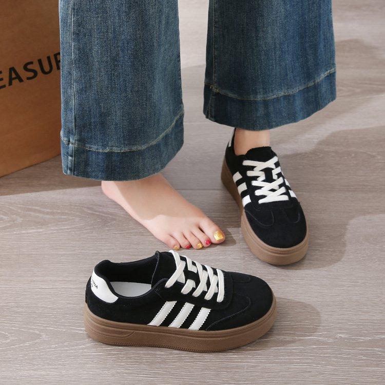 Маленькие белые туфли женские 2025 новые популярные весенне-летние сетчатые трендовые на платформе студенческие универсальные спортивно-повседневные женские туфли кеды