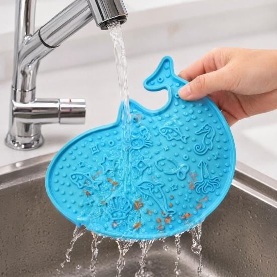 Pet Slow Food Mat with Suction Cups, Whale Shape Slow Feeding Mat for Prevent Choking Anxiety Relief, Non-Slip Silicone Lick Mat for Dogs And Cats