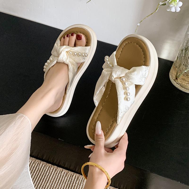 Платформа фея ветер пляжные шлепанцы женские уличные 2025 лето новая мода жемчуг маффин крутые шлепанцы женская обувь