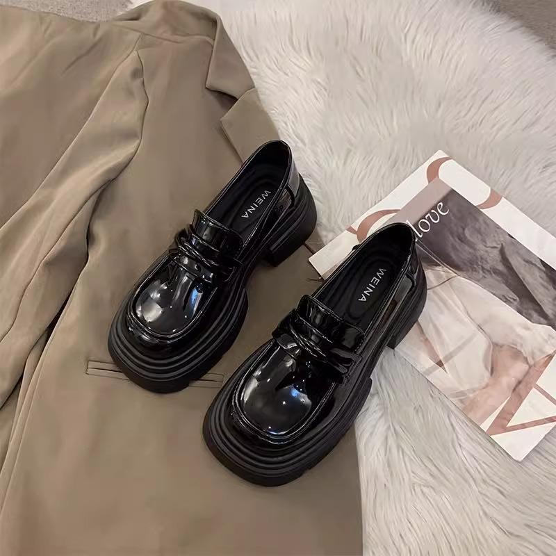 Черные туфли на платформе из маленькой кожи женские 2025 новые британские ретро универсальные увеличивающие рост одинарные туфли универсальные лоферы в стиле колледжа