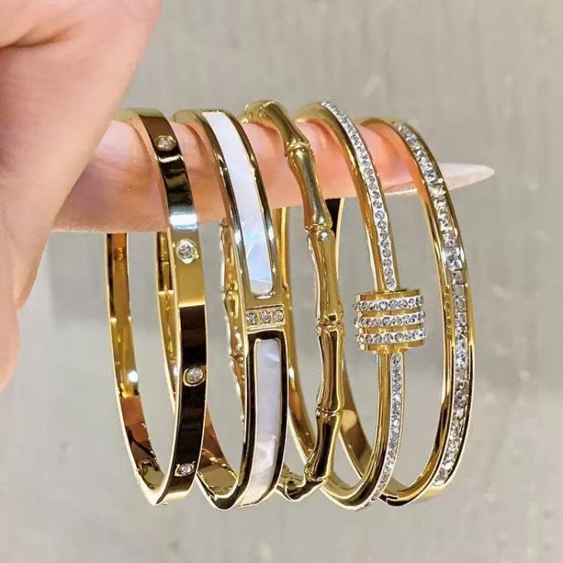 Stainless Steel Women's Bracelet with Diamonds and Four-Leaf Clover Studs - Non-fading, Cross-border Design.