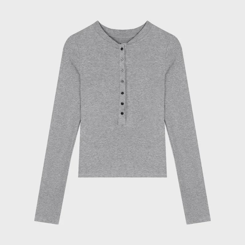 Женская серая облегающая футболка с длинными рукавами и прямыми плечами - сексуальный, подчеркивающий фигуру топ на весну/осень