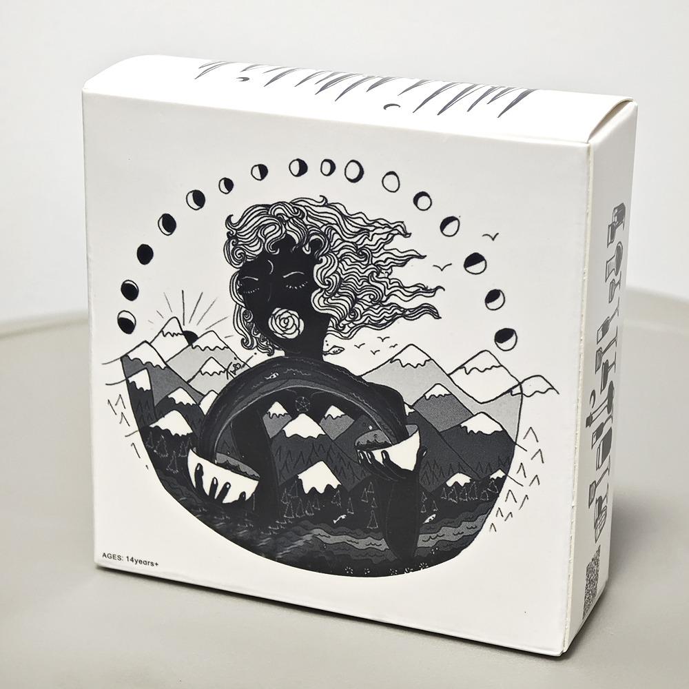 7,5*7,5 см Таро Темных Дней: 78-карточные иллюстрации и колода для гаданий, вдохновленная божественной женской энергией, черно-белая