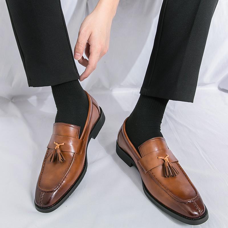Fashion New Style Business Men Loafers Shoes High Quality Leather Shoes Casual Formal Wedding Party Slip On Pointed Dress Shoes Man