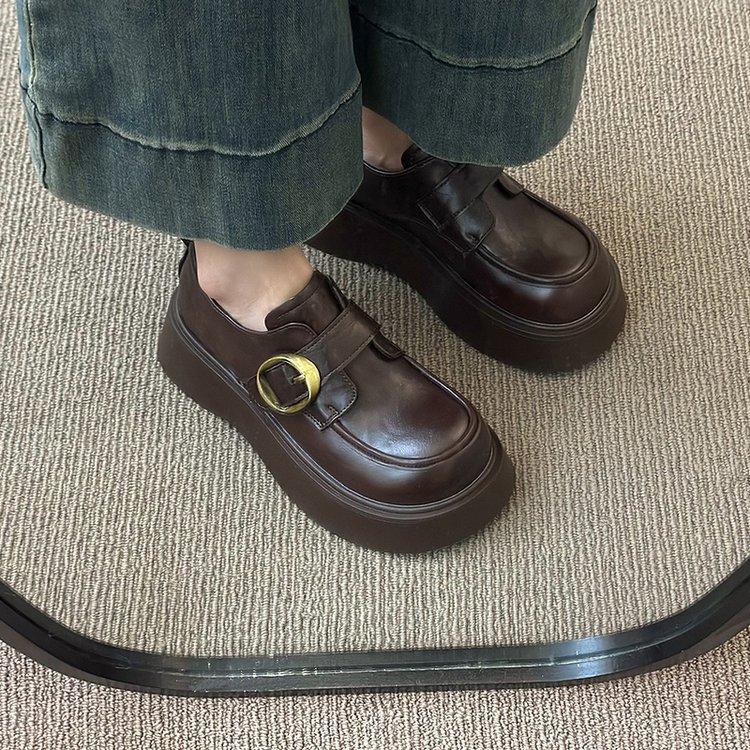 Маленькие кожаные туфли в британском стиле женские весна 2025 новая подошва-маффин на толстой подошве с круглым носком универсальные черные лоферы на липучке