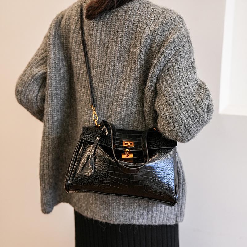 Сумка Женская Новая Универсальная Модная Сумка Большая Вместимость Сумка-Тоут для Поездок Сумка на Плечо Мессенджер